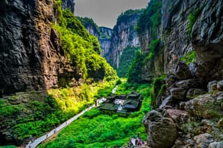 อุทยานหลุมบ่อฟ้าและสะพานสวรรค์