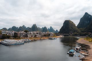 ล่องเรือใหญ่ชมความงามของแม่น้ำหลีเจียง