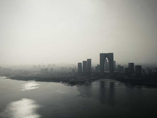 ทะเลสาบไก่ทอง (Jinji Lake)
