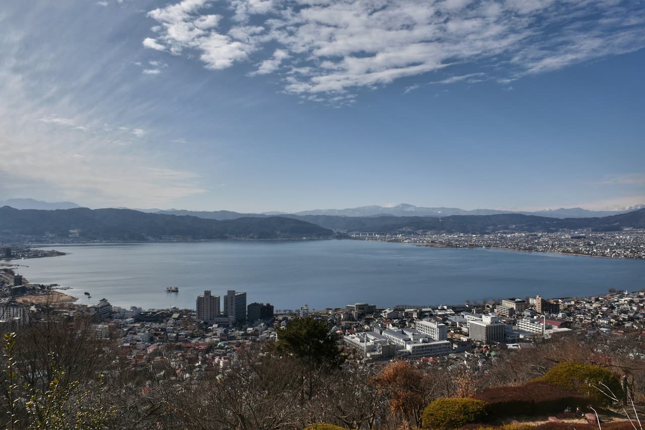 ทะเลสาบซูวะ (Lake Suwa)